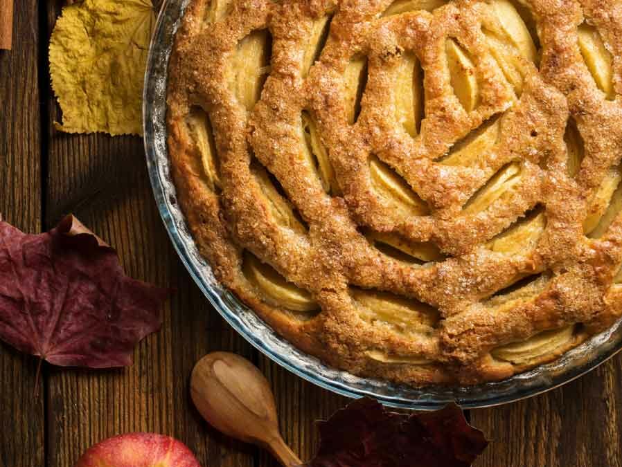 APFELKUCHEN MIT ARONIABEEREN